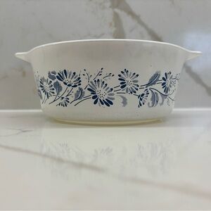Vintage Pyrex 474 Colonial Mist 1980’s White with Blue Daisies Round Casserole